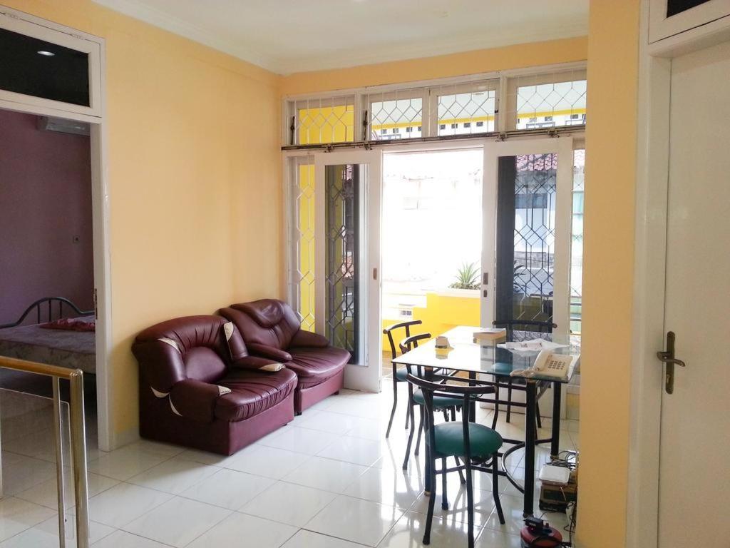 Cendana Mulia Hostel Bogor Extérieur photo
